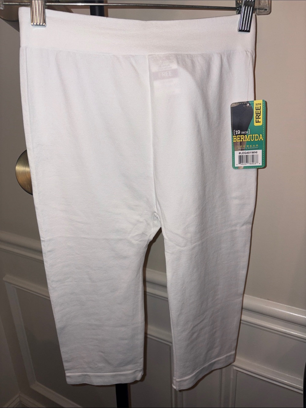 NWT bundle of 4 Bermuda Leggings - White